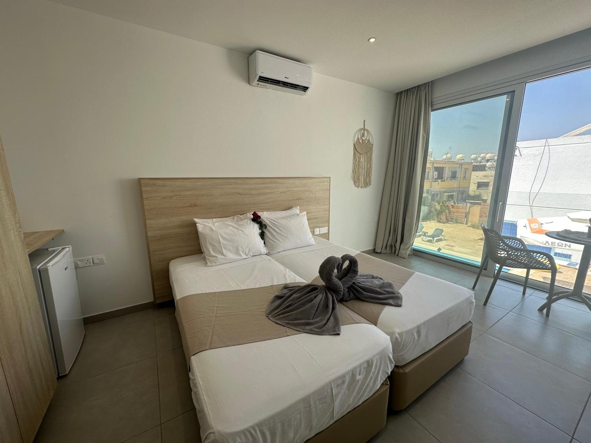 Sun Plaza Suites - Adults Only Айя Напа Екстериор снимка