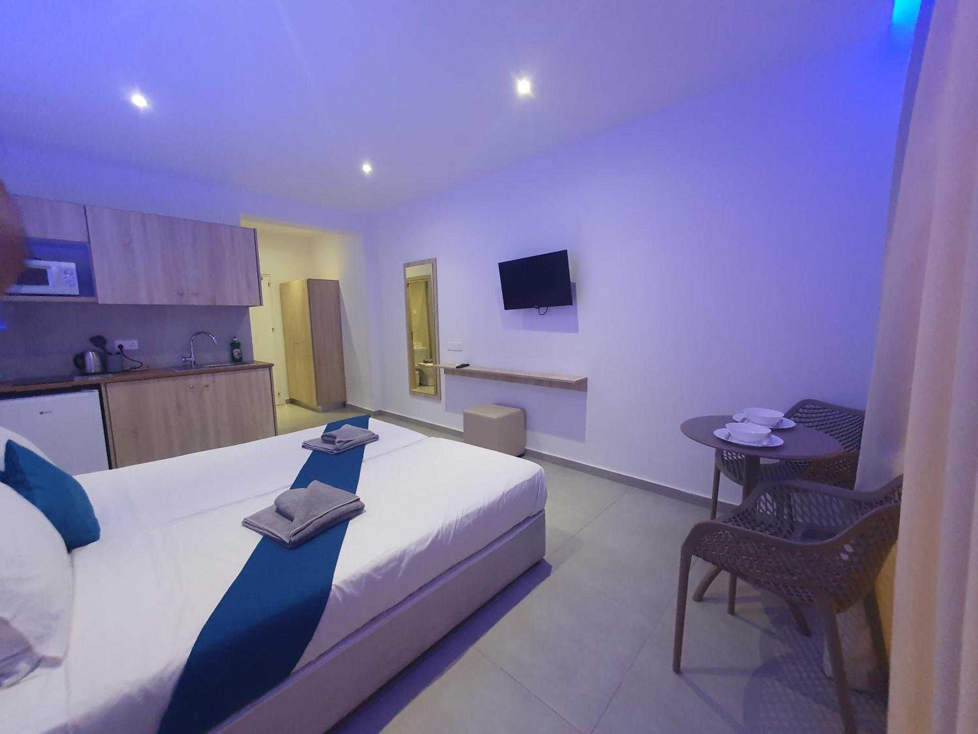 Sun Plaza Suites - Adults Only Айя Напа Екстериор снимка