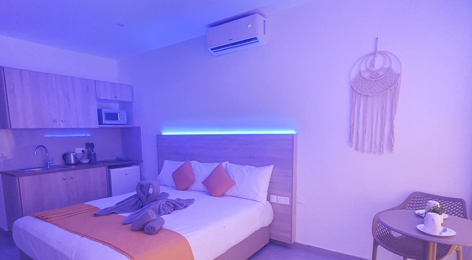 Sun Plaza Suites - Adults Only Айя Напа Екстериор снимка