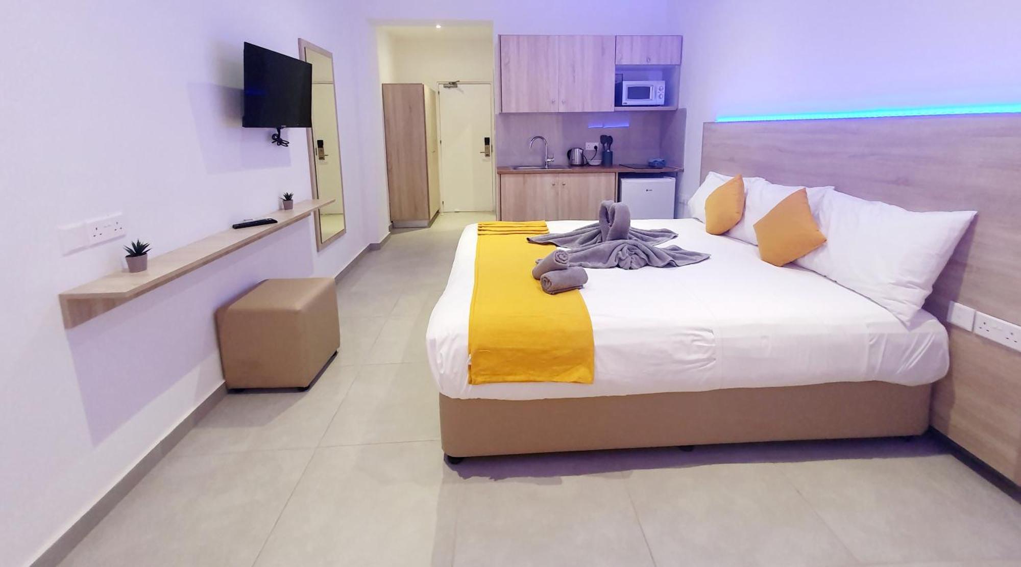 Sun Plaza Suites - Adults Only Айя Напа Екстериор снимка
