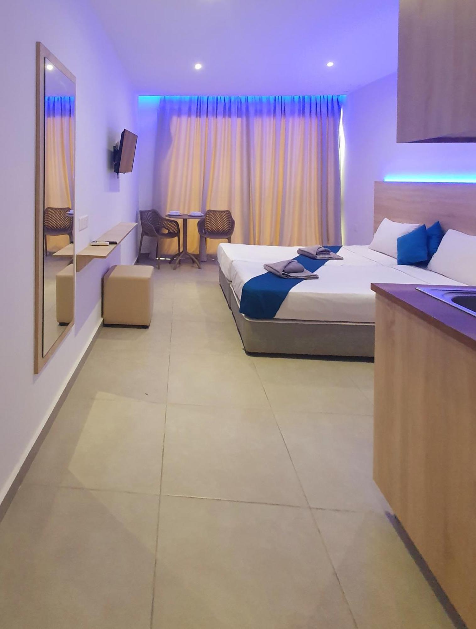 Sun Plaza Suites - Adults Only Айя Напа Екстериор снимка