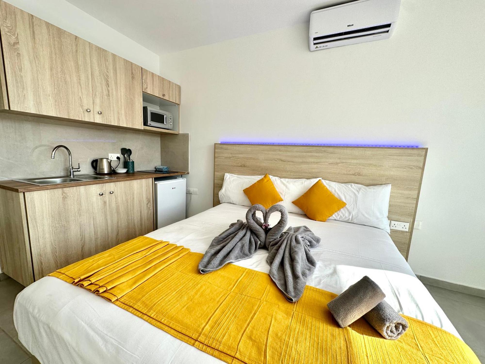Sun Plaza Suites - Adults Only Айя Напа Екстериор снимка