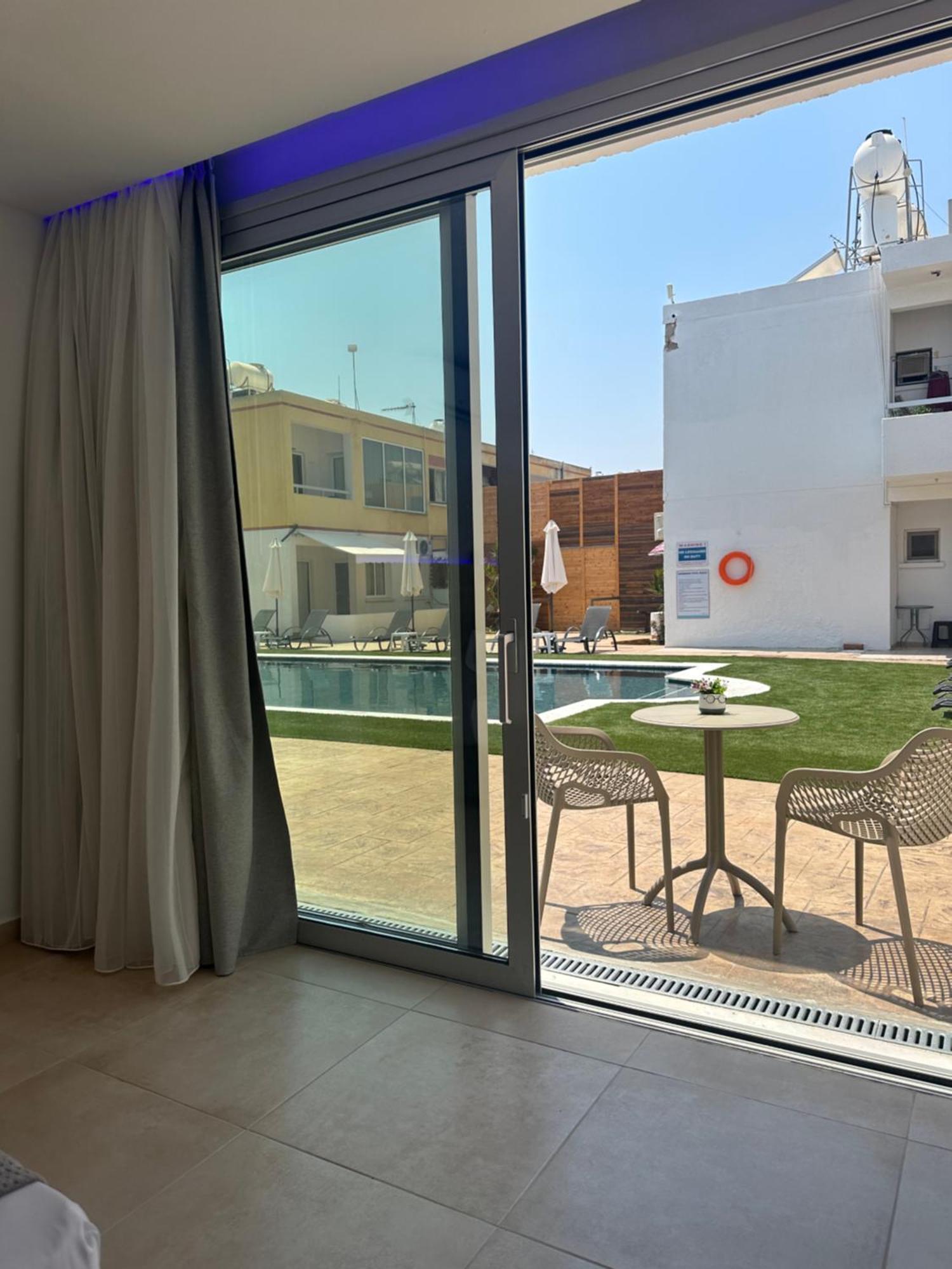 Sun Plaza Suites - Adults Only Айя Напа Екстериор снимка
