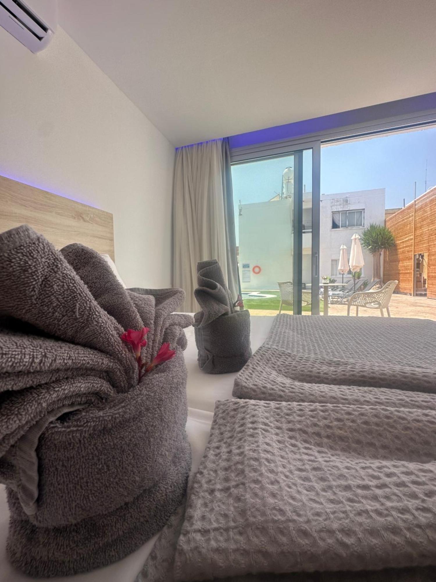Sun Plaza Suites - Adults Only Айя Напа Екстериор снимка
