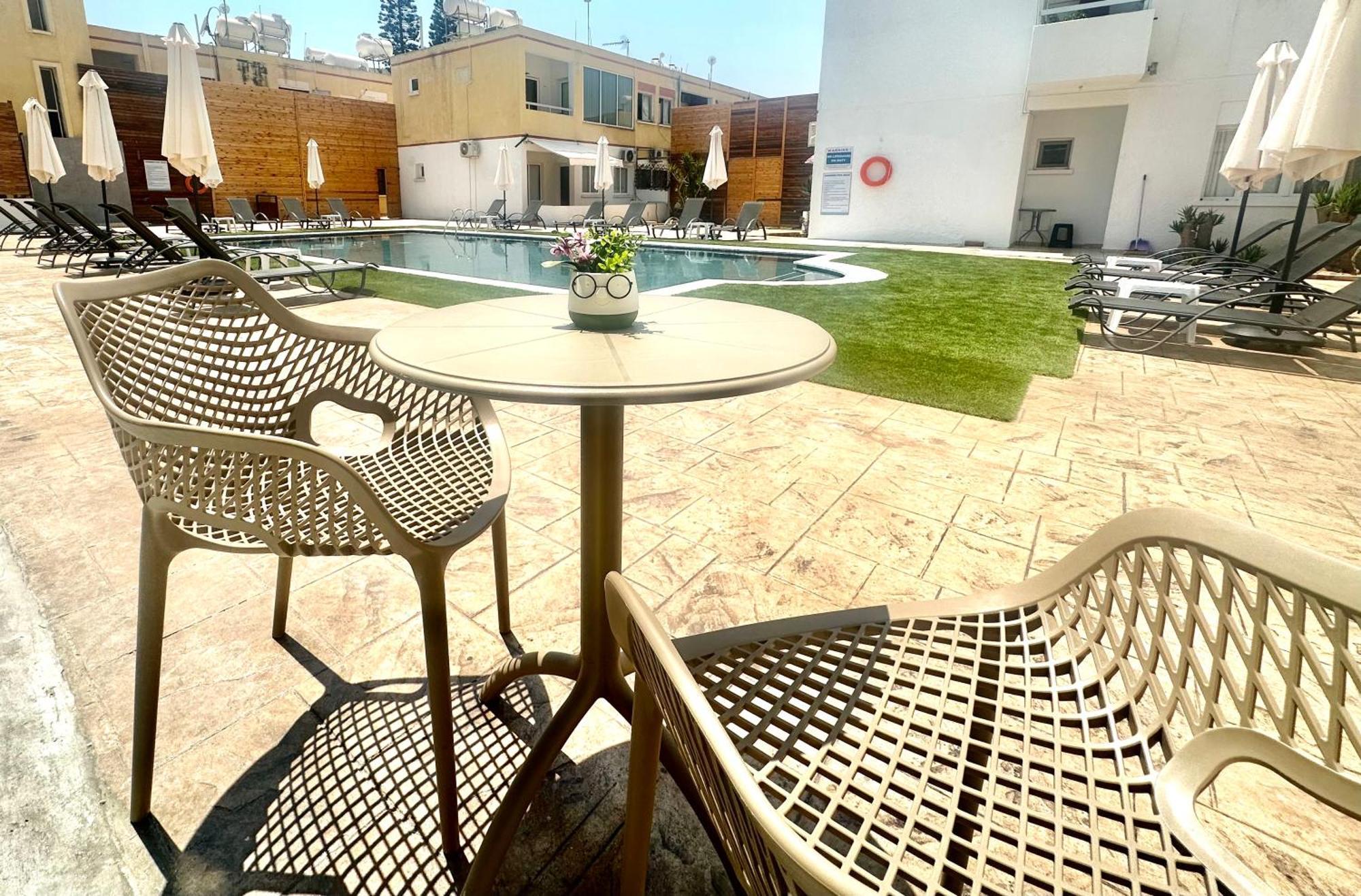 Sun Plaza Suites - Adults Only Айя Напа Екстериор снимка